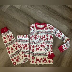 NWOT Hanna Andersson Red and White Reindeer Pajama Set